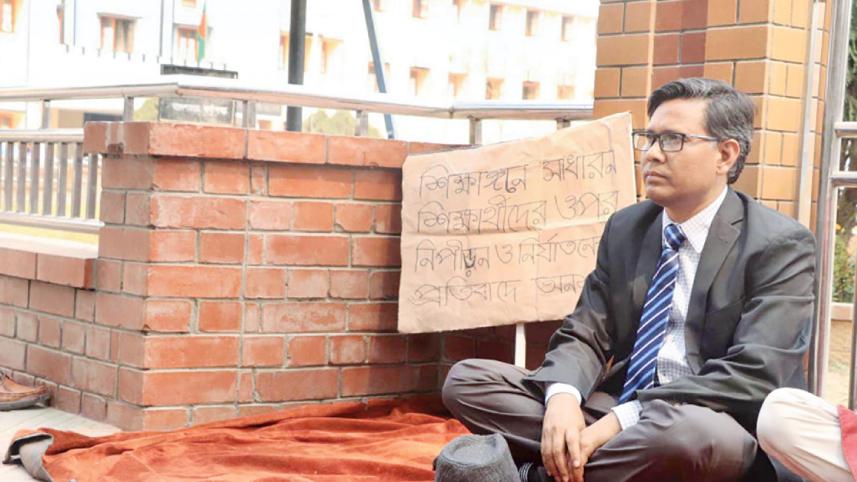 ru-teacher-hunger-strike.jpg
