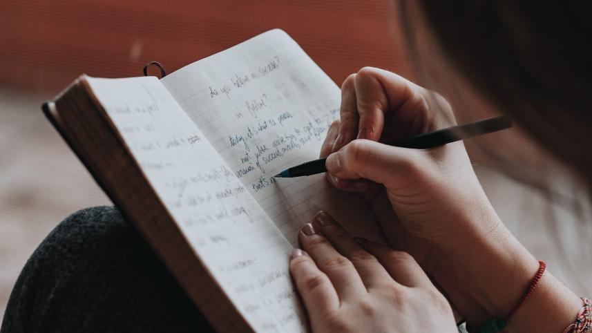 How it helps to maintain a journal