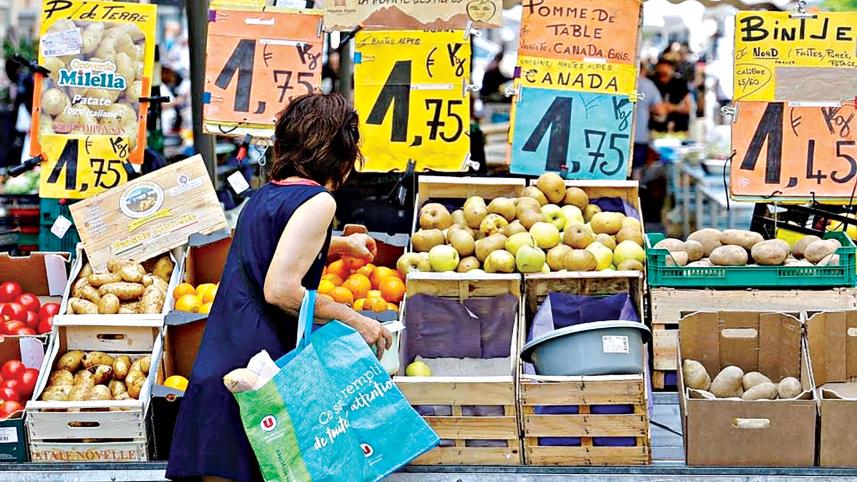 woman-shops.jpg