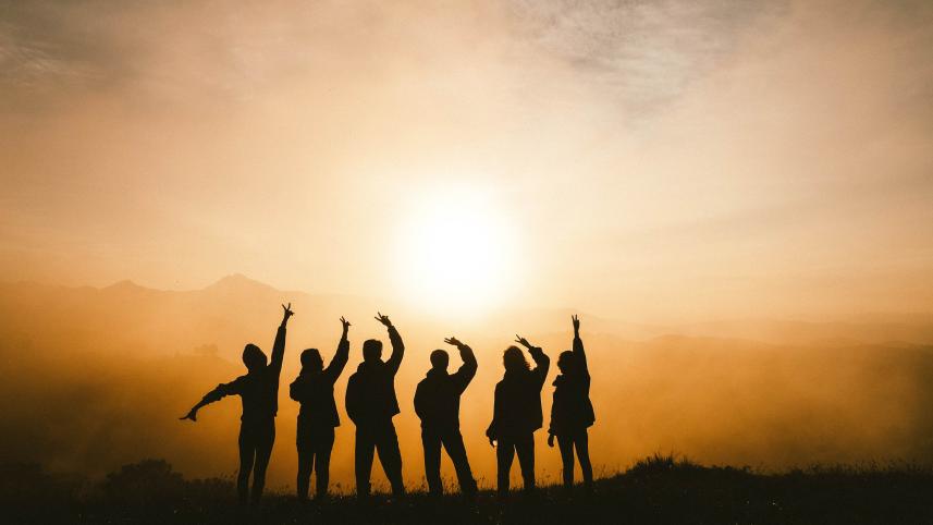 How to travel with a group on a budget 