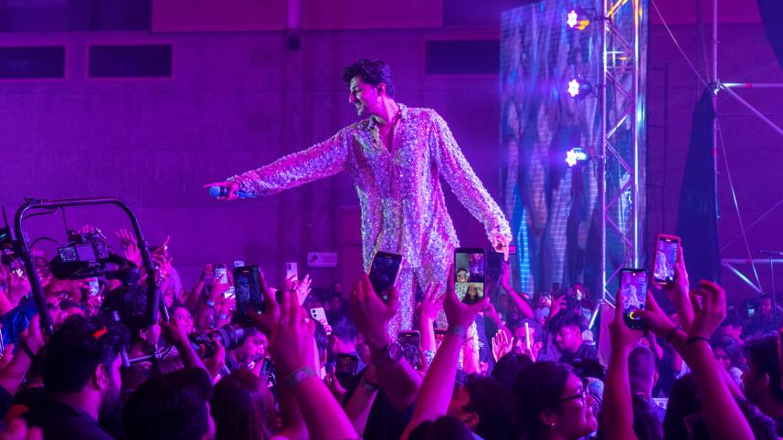 "Let's vibe with Darshan Raval"