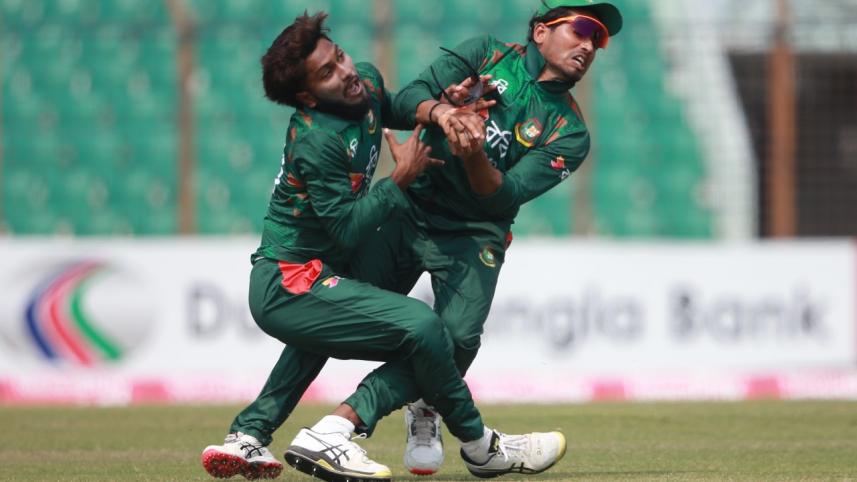 Anamul Haque and Jaker Ali crashed into each other while attempting the catch of Pramod Madushan off the bowling of Taskin Ahmed.