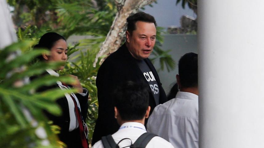 Elon Musk in Bali to launch Starlink 