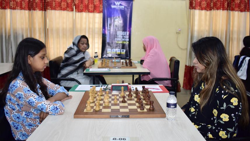 women_chess.jpg