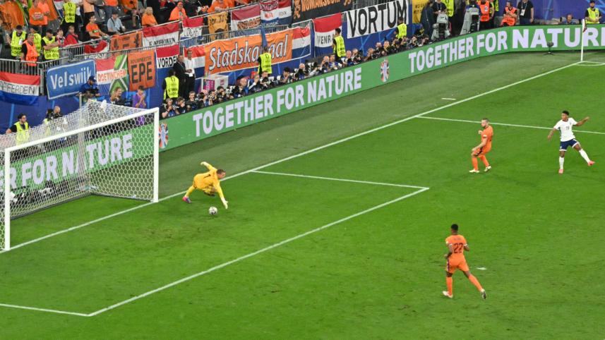 afp_20240710_363q4rm_v1_highres_fbleuro2024match50nedeng.jpg