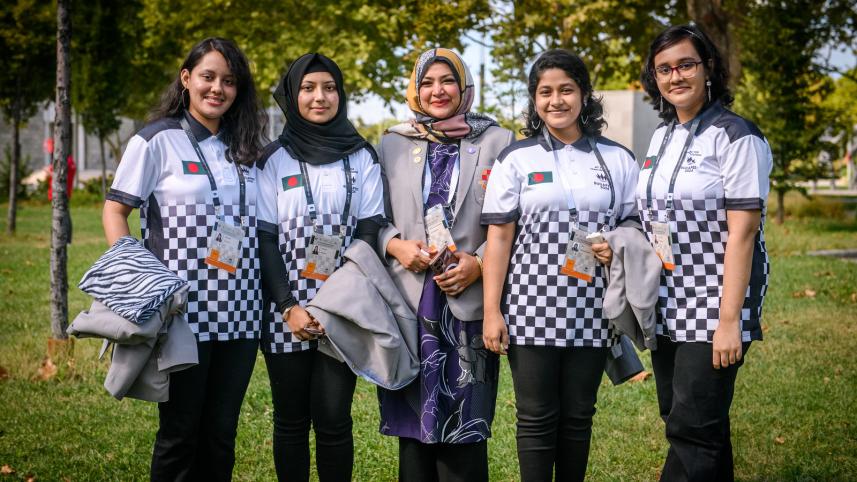 bd_women_chess.jpg
