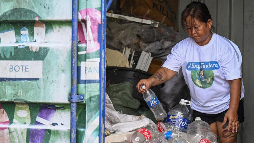 plastic_bottles_in_manila.jpg