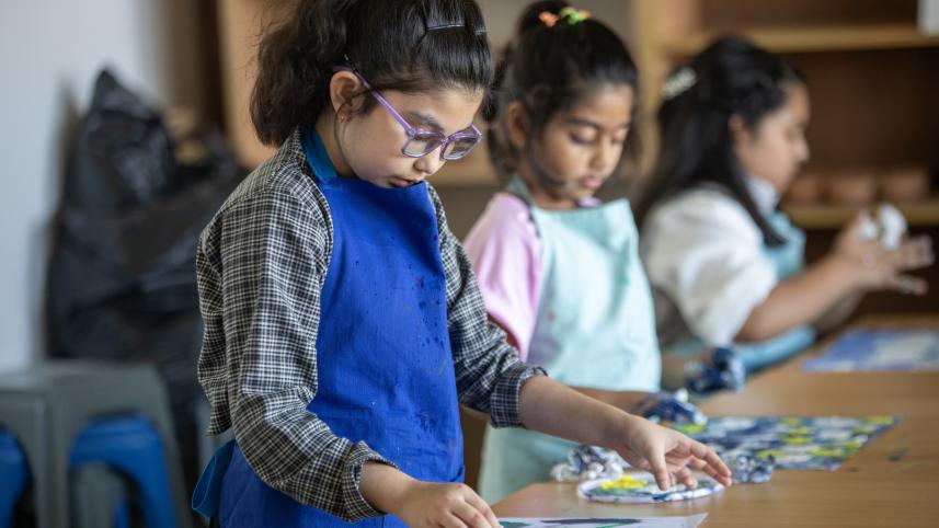 Children painting 