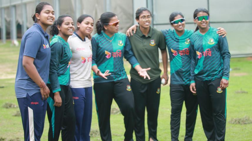 tigresses.jpg