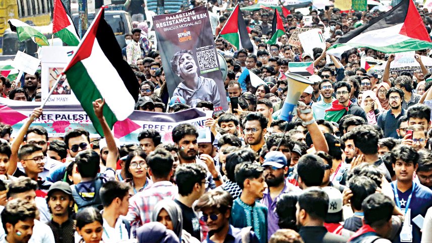 holding-the-palestinian-flags.jpg