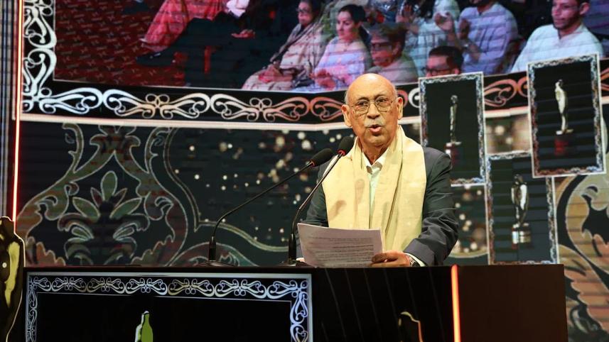   Abul Hayat honoured with Meril Prothom Alo Lifetime Achievement Award
