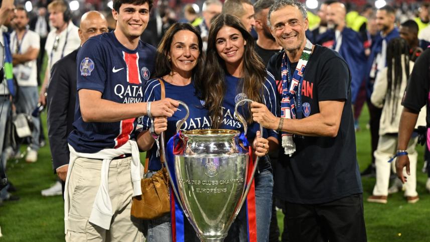 afp_20250531_48rg6n9_v1_preview_fbleurc1psginterfinaltrophy.jpg