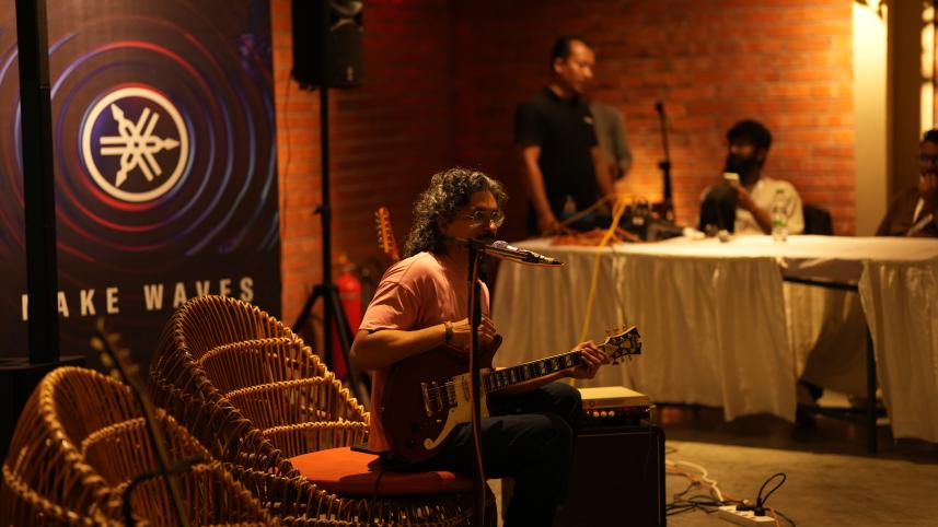 Oni Hasan electrifies Dhaka