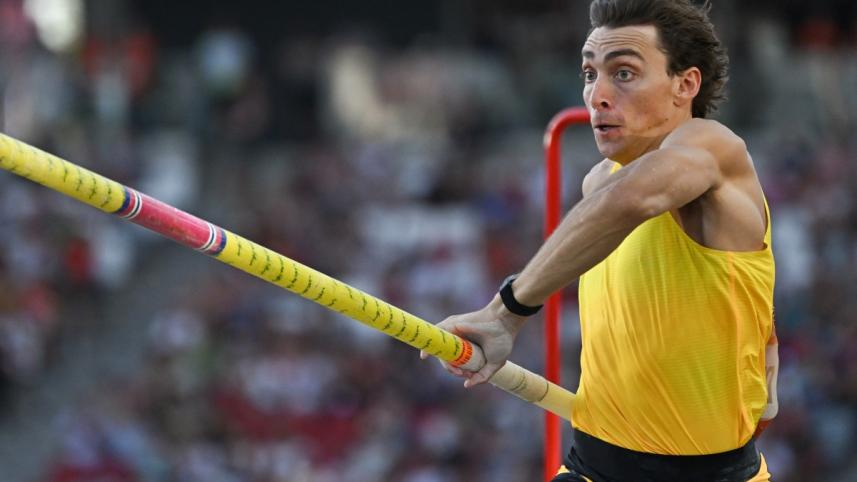 afp_20250812_69dd3ay_v3_midres_topshotathleticshunpolevaultmen.jpg
