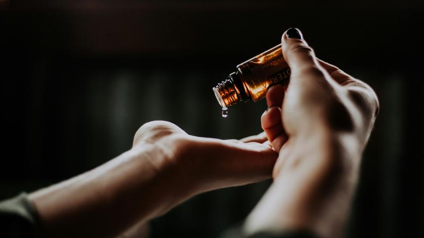 Struggling with hair fall? Try these 7 easy remedies     christin-hume-0mof-fe0w0a-unsplash.jpg