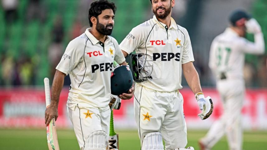 afp_20251012_78hb9zr_v5_midres_crickettestpakrsa.jpg