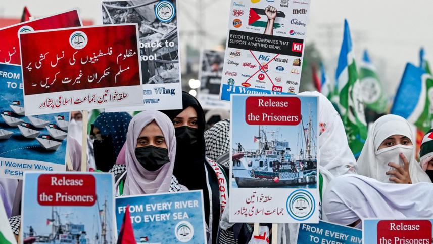 palestinians_hold_placards.jpg