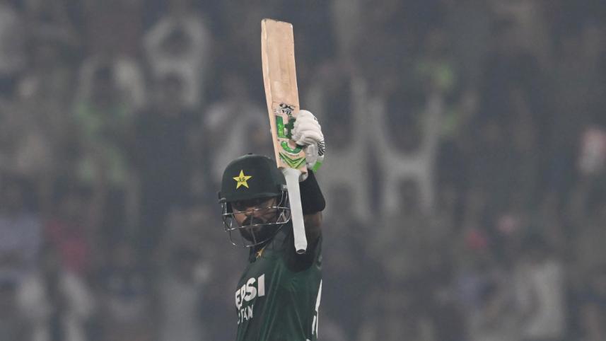 afp_20251101_82qd7ke_v1_midres_cricketpakrsat20.jpg