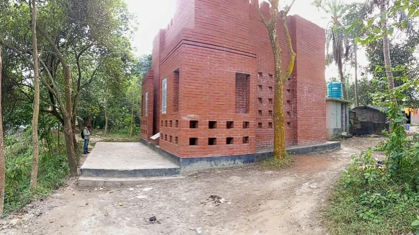The less-trodden Isa Khan’s mausoleum in Gazipur