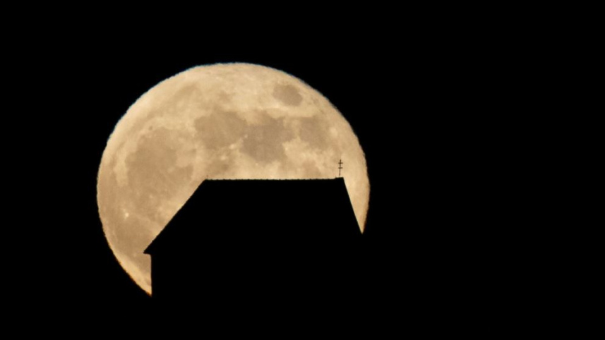 moon_4.jpg