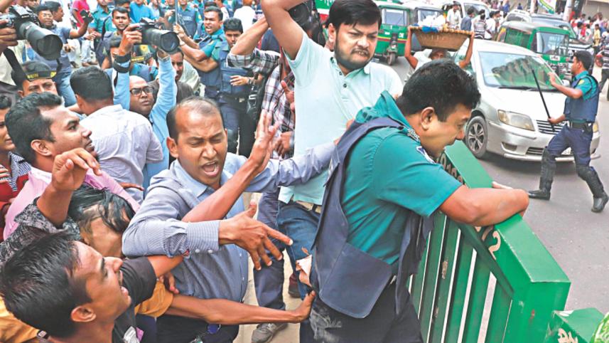 Naya Paltan clash with police