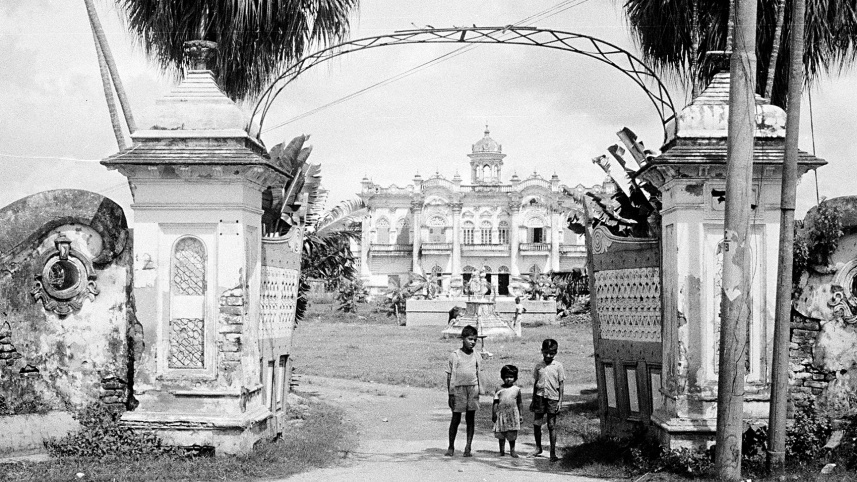 gateway-to-rose-garden-1967-photo-collected.jpg
