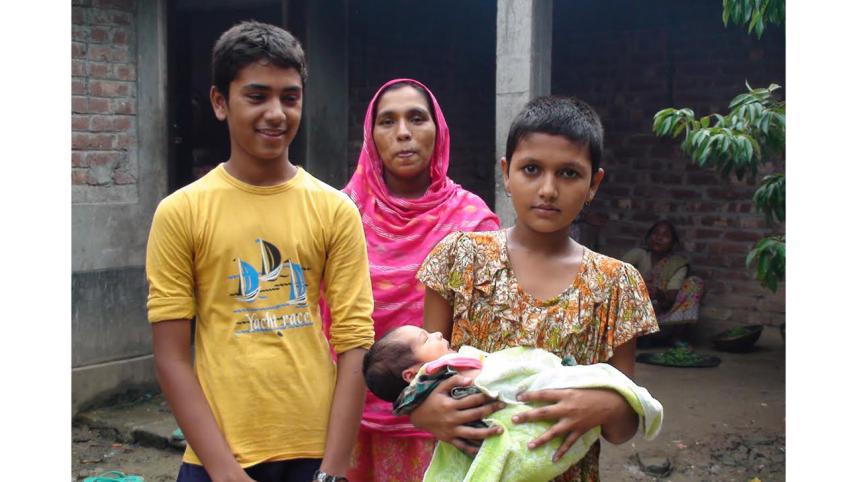 Razzak's family members .jpg