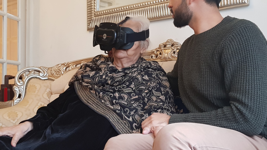saida_wears_vr_1.jpg