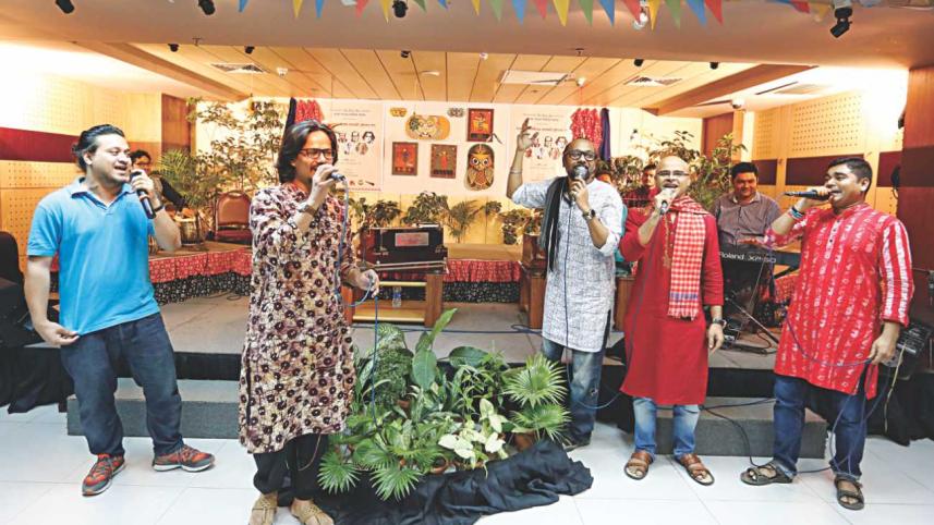 waqeel_ahad_tanvir_alam_shawjeeb_and_others_sing_the.jpg