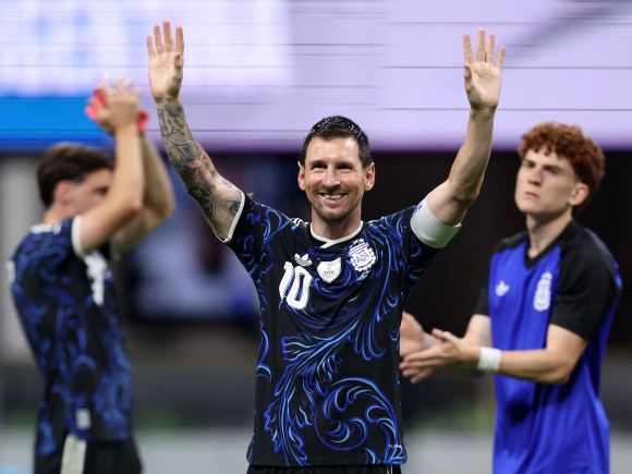 2026-07-15T213956Z_1624677925_UP1EM7F1O6JRS_RTRMADP_3_SOCCER-WORLDCUP-ENG-ARG.JPG