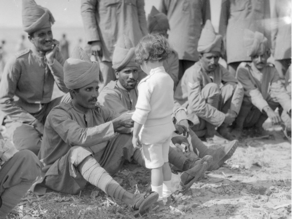 A French boy introduces himself to Indian soldiers. Marseilles, 30th September 1914..png