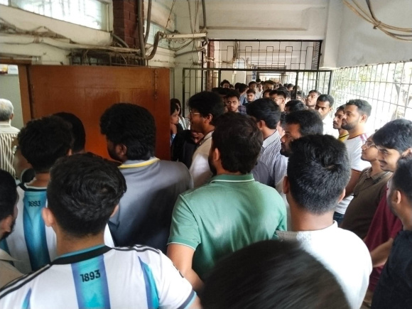 Prof Aynul forced out of JnU office.jpg