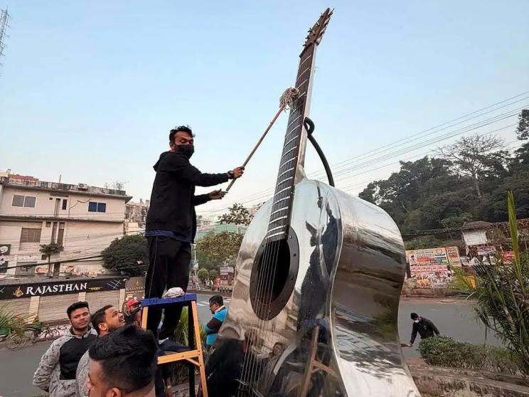 rupali_guitar_2.jpg