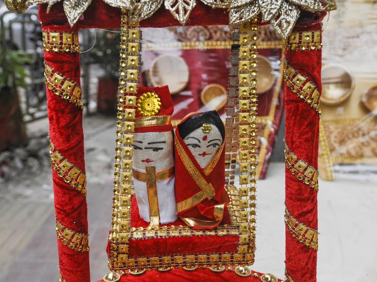 Shopping for the holud ceremony? Here’s our take on the “dala dilemma” 