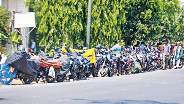 Motorcycle_line_petrol_pump.jpg