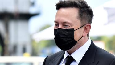 2020-11-15T013533Z_842513141_RC2D3K94DDZJ_RTRMADP_3_HEALTH-CORONAVIRUS-MUSK.JPG