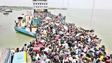 People-heading-home-for-Eid.jpg