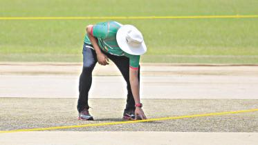 Bangladesh coach Chandika Hathurusingha.jpg