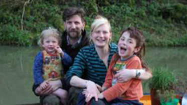 boat-deweller-family-web.jpg