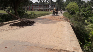 Damaged-bridge-without-repair.jpg