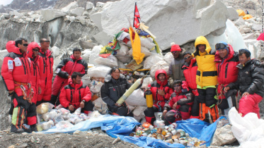 everest trash.jpg