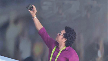 indian fan selfie.jpg