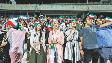 iran fans.jpg