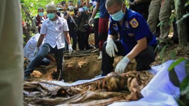 malaysia-mass-grave-afp-wb_1.jpg