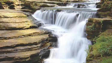 Nafakhum_waterfall.jpg