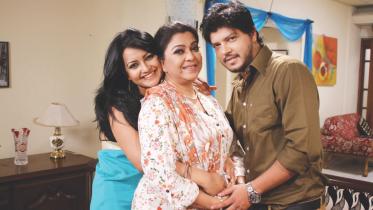 Nawsheen, Diti and Kalyan on sets of the serial.
