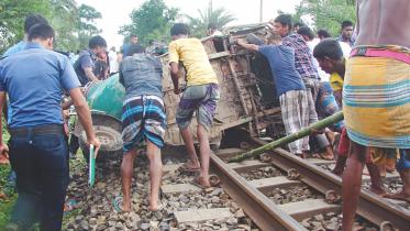 rail crash.jpg