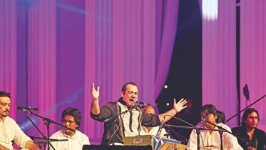 Ustad Rahat Fateh Ali Khan performs at the Sufi Music Festival