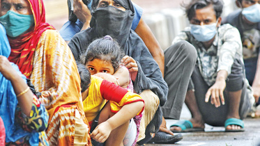 wait-for-food-near-ramna-police-station.jpg