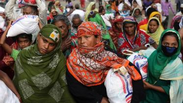 women-poor-relief-corona.jpg